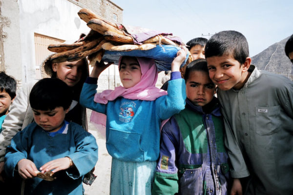 afghan children group naan